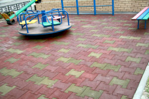 Резиновые плитки для детских площадок